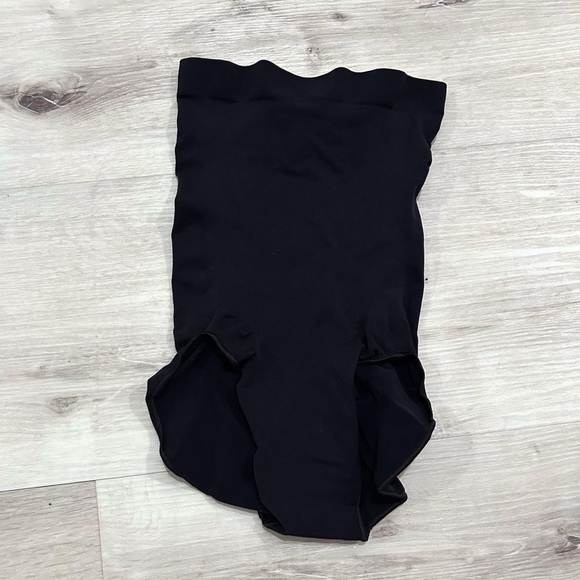 SKIMS Seamless Sculpt High-Waisted Brief in Onyx - Picture 2 of 2